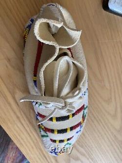 Authentic Native American beaded moccassins Size 7 9.5length Preowned Lightly