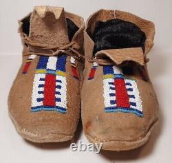 Native American Beaded Moccasins 1930s Northern Plains Indian-made String Sewn