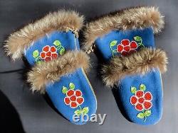 VTG. HANDMADE BEADED LEATHER & FELT CANADIAN Native American MITTS FUR TRIM